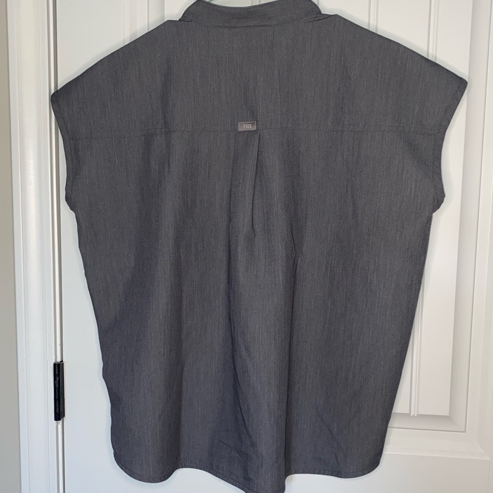 FIGS Women's Graphite Rafaela Top - Picture 2 of 3